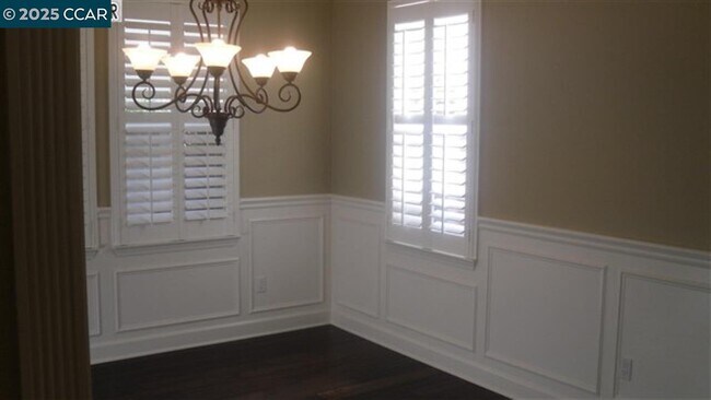 Building Photo - 626 Karina Ct