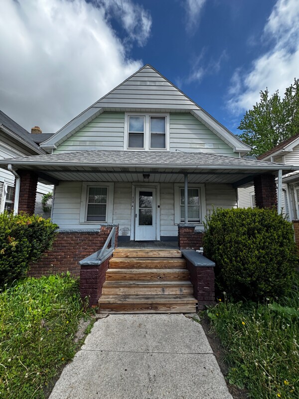 Primary Photo - 319 E Streicher St