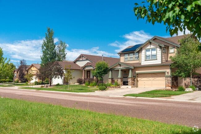 Craftsman elements, both traditional and contemporary, are common in Pine Creek .
