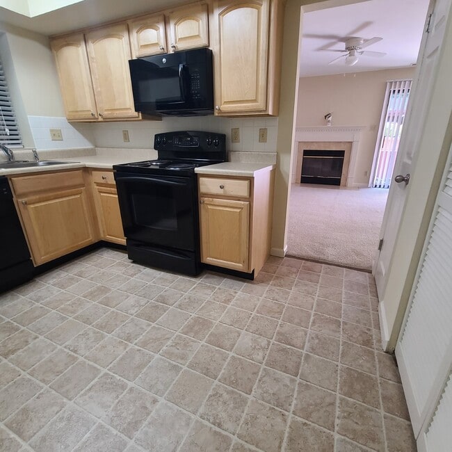 Cocina estándar de Bedford - Chesterfield Village Apartments