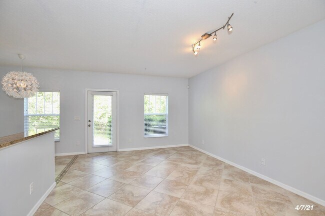 Building Photo - Gorgeous 3/2.5 Spacious Townhome with 1 Ca...