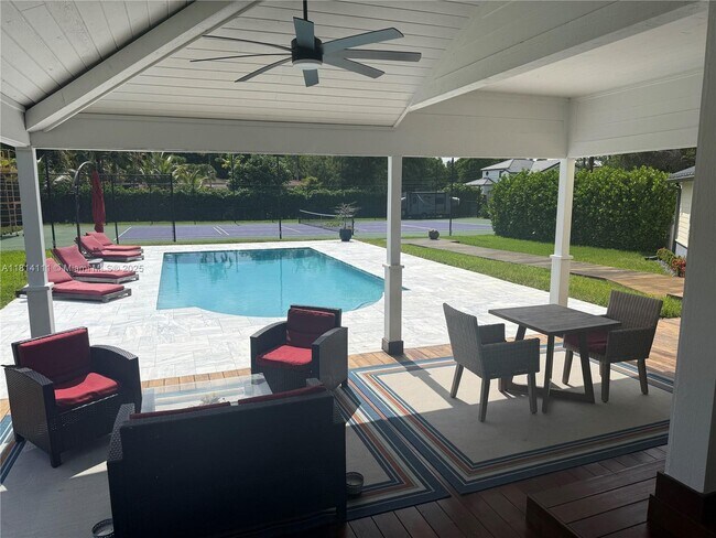 Foto del edificio - 11820 NW 5th St