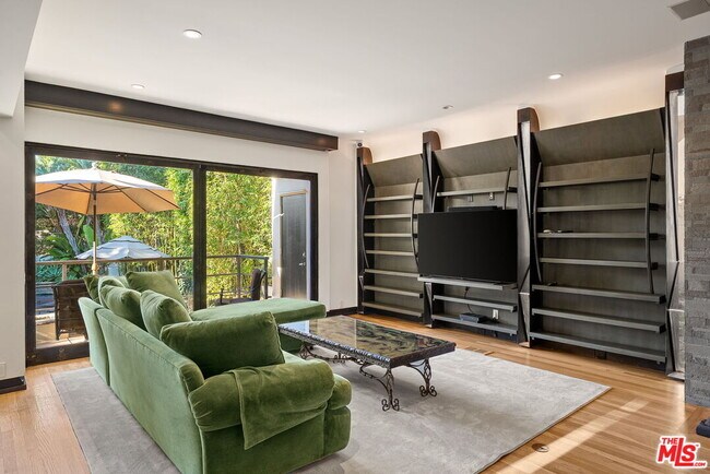 Foto del edificio - 215 S Anita Ave