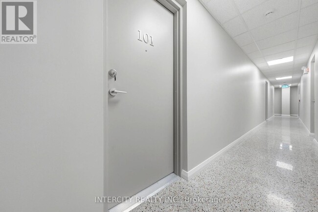 Building Photo - 91 Wentworth St S