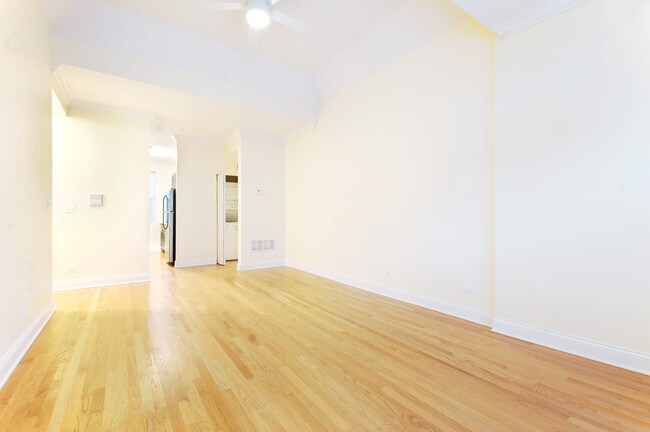 Building Photo - 1420 W Lunt Ave