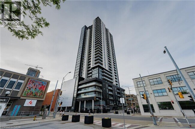 Building Photo - 60 Charles St W