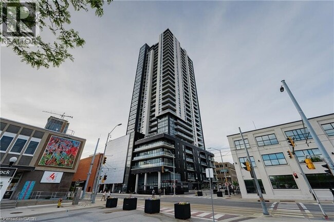 Photo du bâtiment - 60 Charles St W