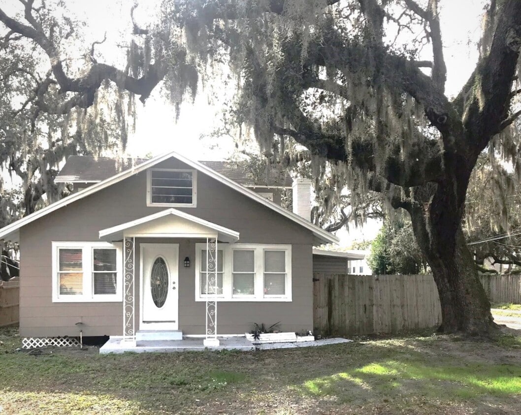 Front of house - 2216 W Woodlawn Ave