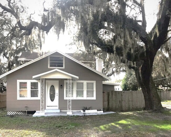 Building Photo - 2216 W Woodlawn Ave