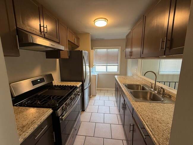 Building Photo - 6885 Fillmore Dr