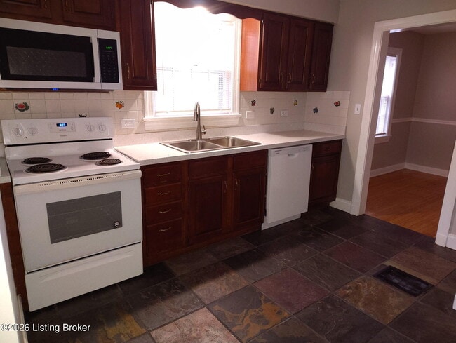 Building Photo - 3253 Lexington Rd