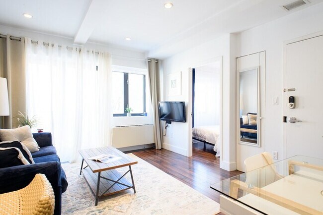 Building Photo - 809-4A 1BR With W/D Columbus Circle