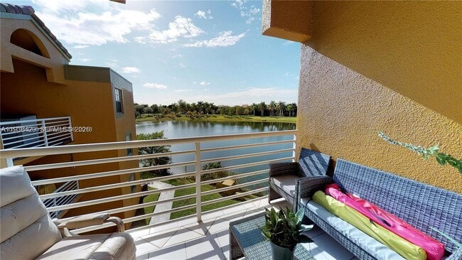 Building Photo - 9735 Fontainebleau Blvd