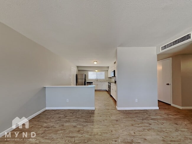 Building Photo - 8048 W Clayton Dr