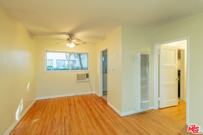 Building Photo - 14942 Dickens St