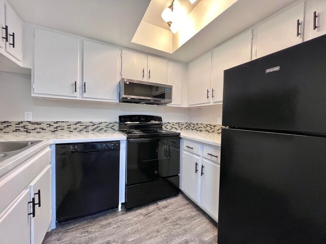 Building Photo - Inertio