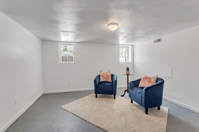 Building Photo - 462 31st St