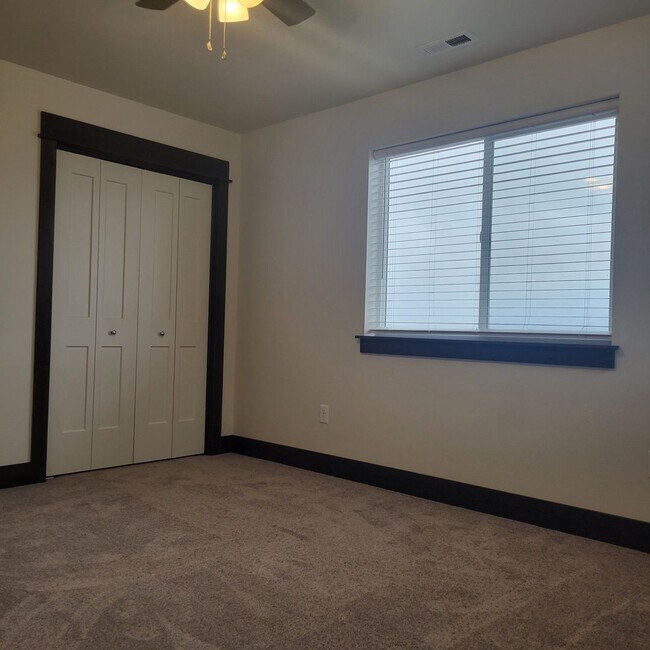 Foto del edificio - Brand New 3 Bed 2.5 Bath with double attac...