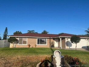 Building Photo - 756 SW Del Rio Blvd