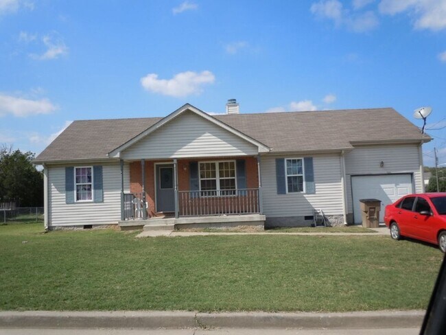 Foto del edificio - Large 3br 2ba with garage and privacy fence in Antioch, Tn