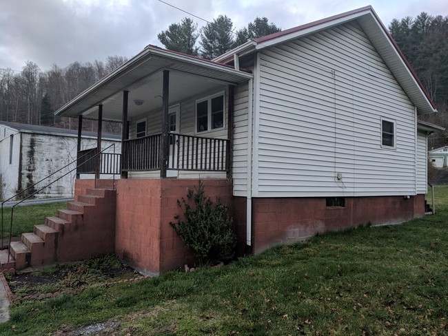 Building Photo - 62 BLACKSTONE Ln