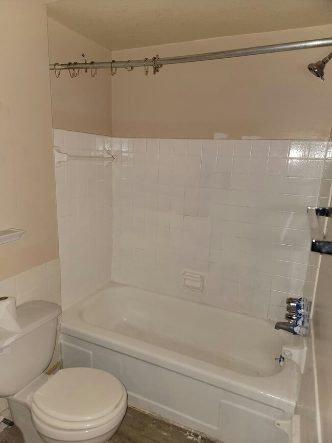 Foto del edificio - 14815 Euclid Ave