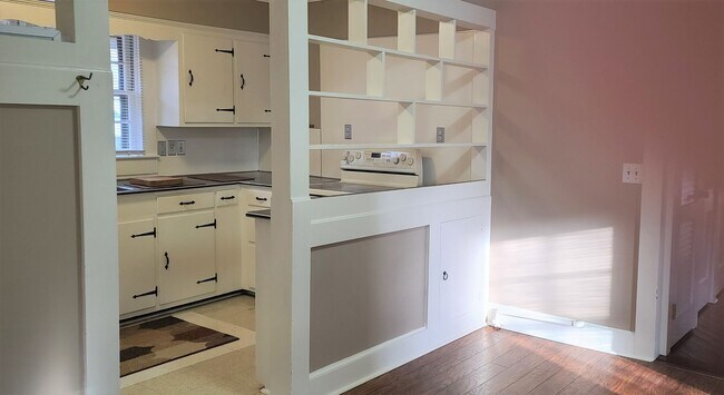 Foto del edificio - COMING SOON!  Lone Oak Cottage - 2 bedrm 1 bath Available - May 10th