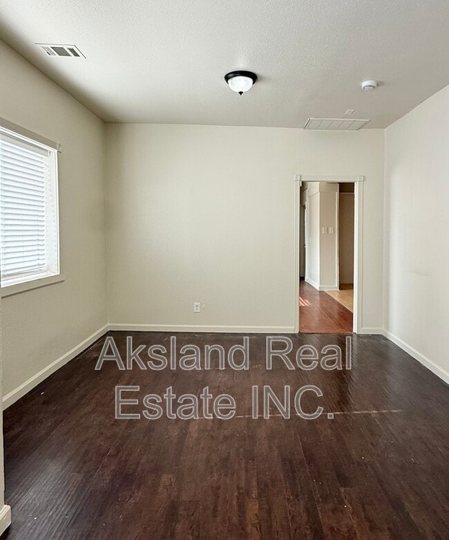 Building Photo - 139 W Yosemite Ave