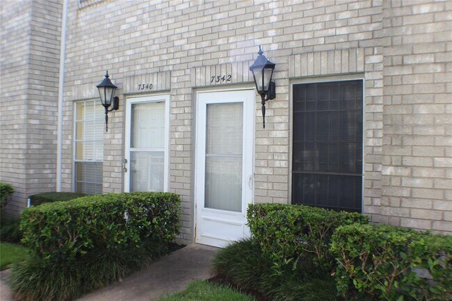 Foto del edificio - 7342 Regency Square Ct