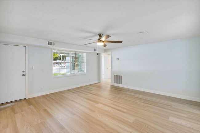 Building Photo - Small Duplex on Amelia Island