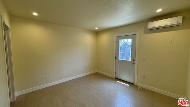 Building Photo - 2528 Elkgrove Ave