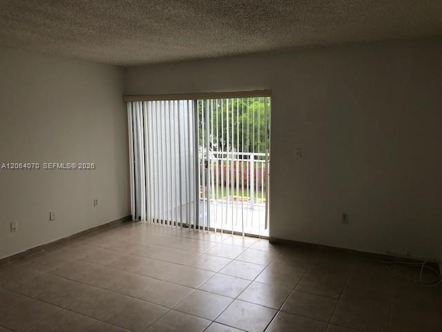 Building Photo - 9367 Fontainebleau Blvd