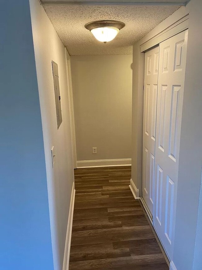 Photo - Lovely 2 bedroom 2 Bath:  50% off first Mo... House