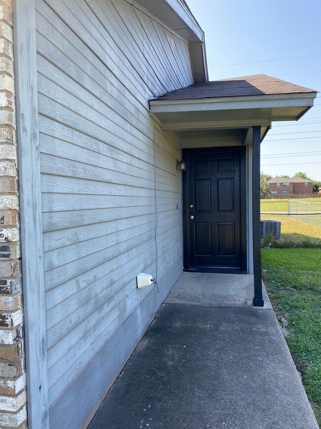 Building Photo - 1112 Valley View Dr