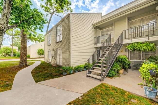 Building Photo - 6200 W Tidwell Rd