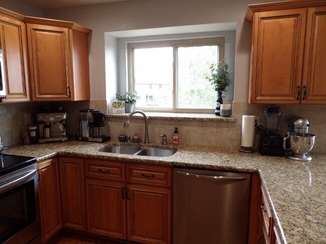 Building Photo - 120 Lowick Dr