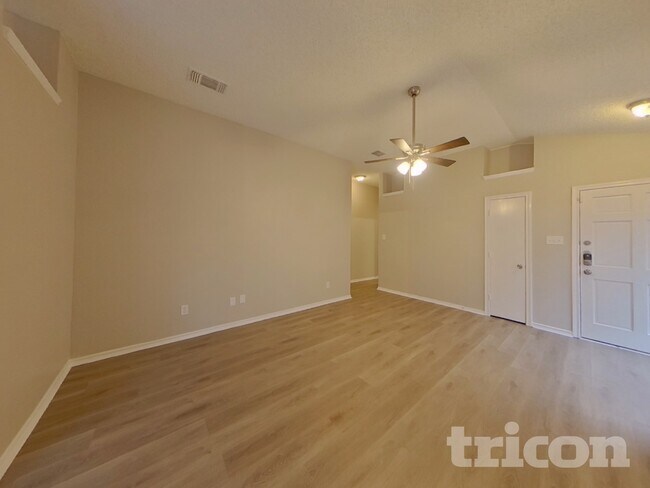 Foto del edificio - 3086 Rustlewind Ln