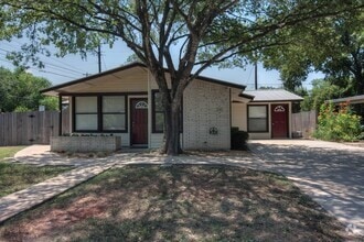 Building Photo - 1615 Westmoor Dr