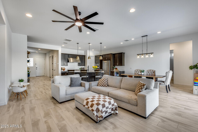 Building Photo - 7694 W Desert Spoon Dr