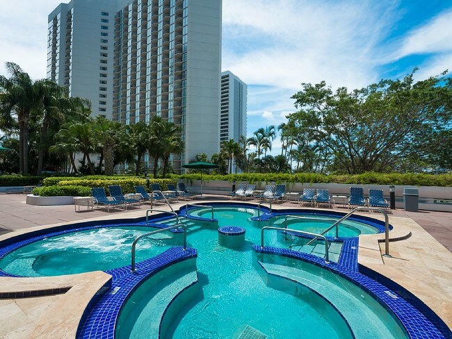 Building Photo - 1717 N Bayshore Dr