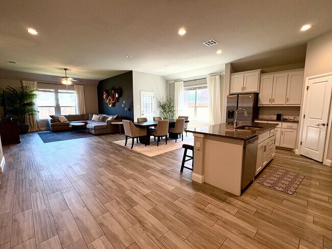 Foto del edificio - 1031 Pitch Pine St