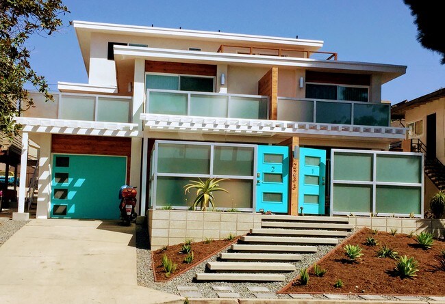 Ultra Modern 4-plex - 2233 Manchester Ave