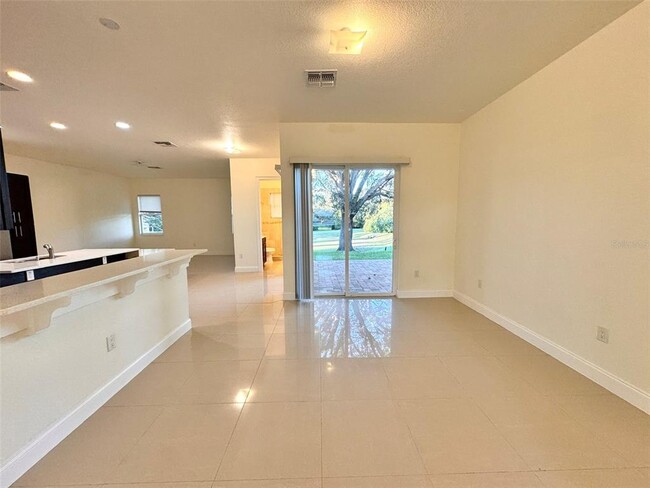 Foto del edificio - 8227 Vineland Oaks Blvd