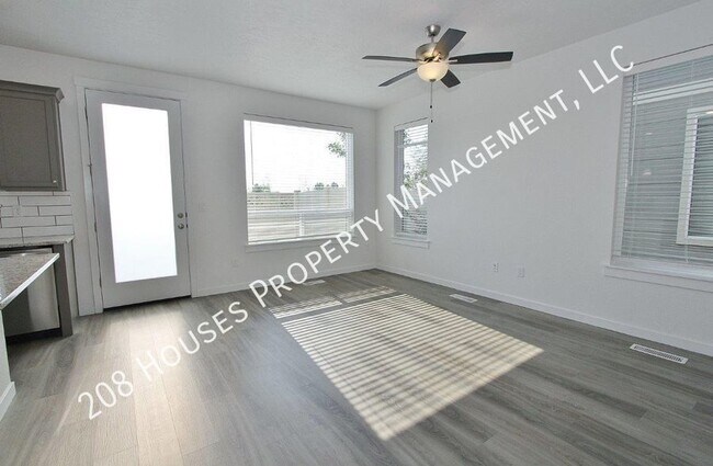 Building Photo - Modern townhouse in a Cozy Community. 50% ...