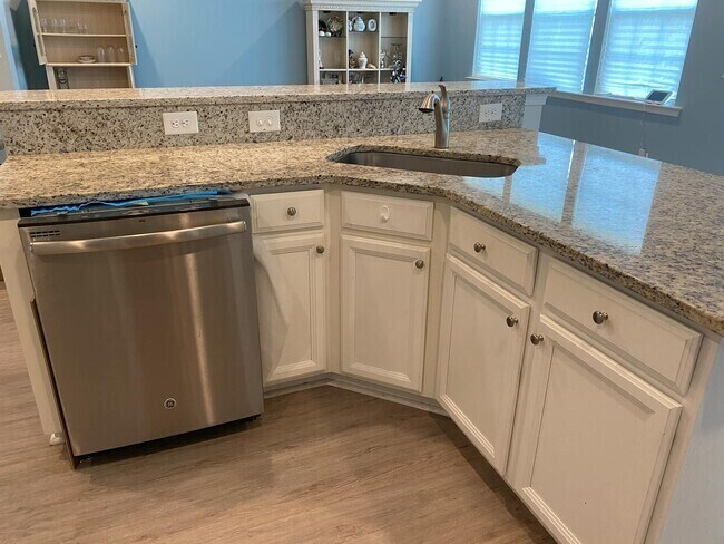 Building Photo - 9824 English Elm St