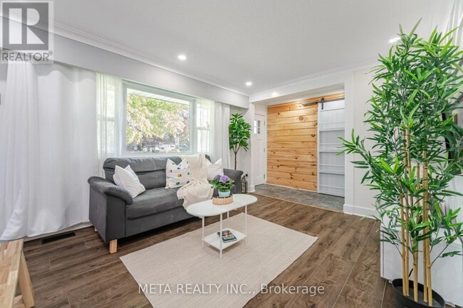 Building Photo - 4 Greenview St