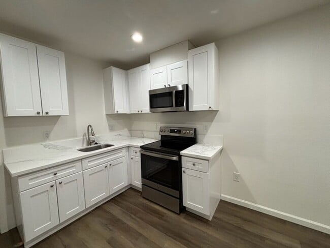 Building Photo - 1455 Laramie Ave