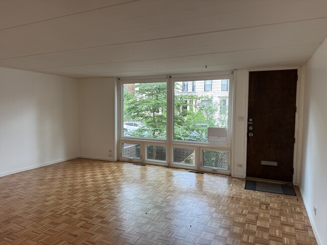 Building Photo - 5140 S Dorchester Ave