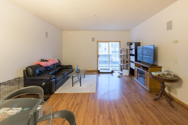 Building Photo - Rare maple grove townhouse available! 3 be...