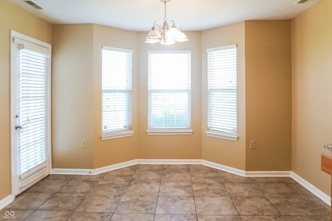 Foto del edificio - 2245 Valley Creek E Ln